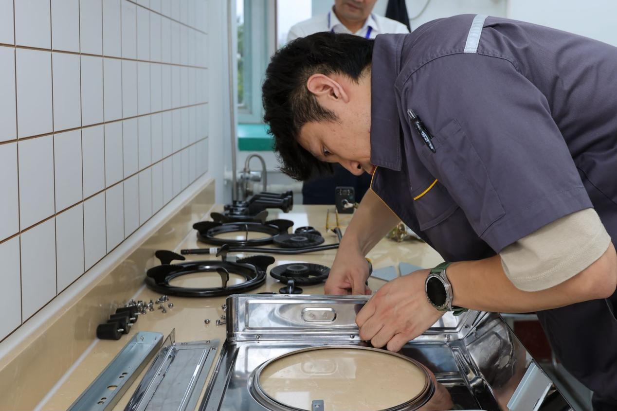 弘揚(yáng)工匠精神，不斷超越自我